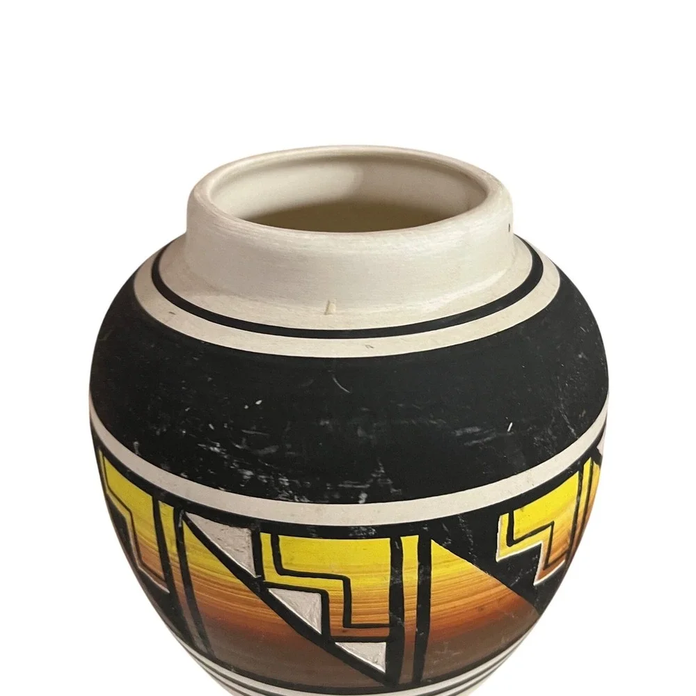 Marilyn Yazzie Ute Mountain Pottery Vase‎ Signed Navajo Artist Southwest Sunset